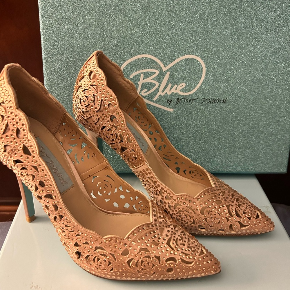 Blue by Betsey Johnson Peach Lace Heels with Ornate Cutouts - Picture 2 of 3